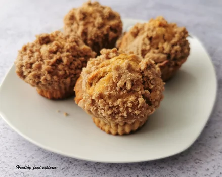 Muffinki z jabłkiem i cynamonową kruszonką