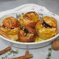 Pieczone jabłka nadziewane orzechami włoskimi