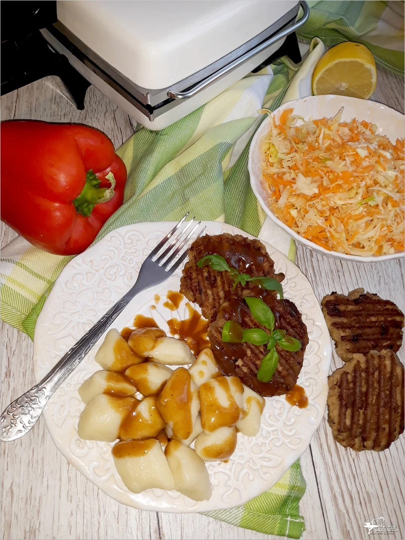 Grillowane kotlety mielone z pieczarkami – prosty przepis na obiad