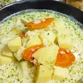 Zupa ogórkowa na ogonach wieprzowych