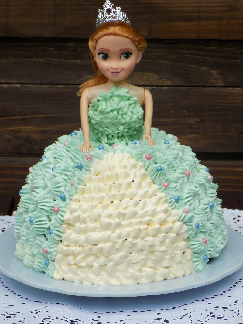 tort lalka