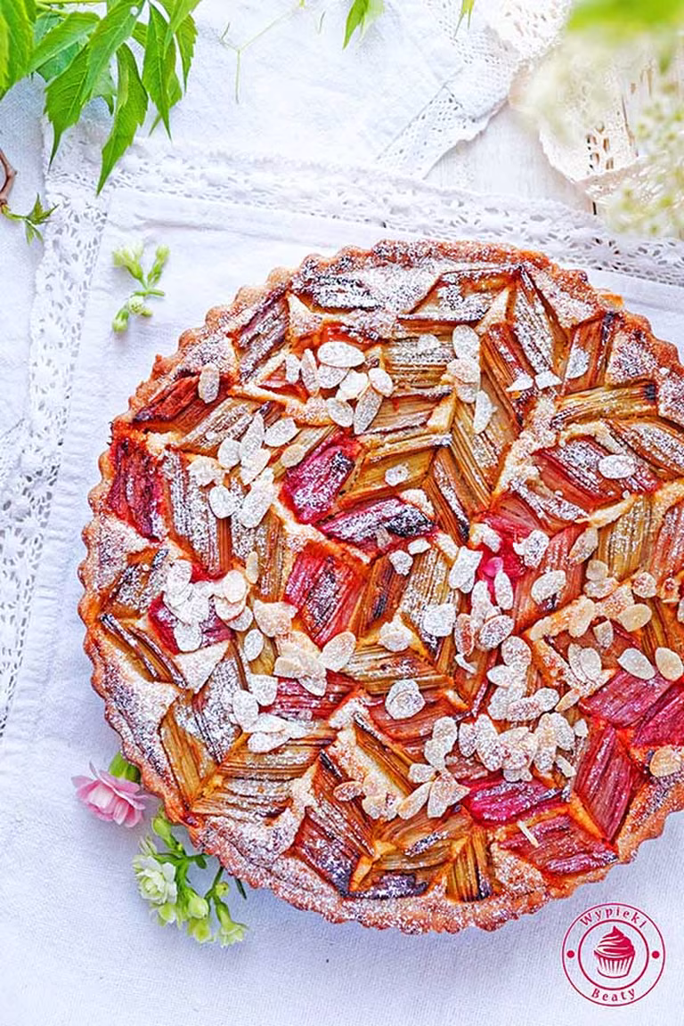 Tarta migdałowa z rabarbarem