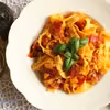 Makaron z cukinią i salami