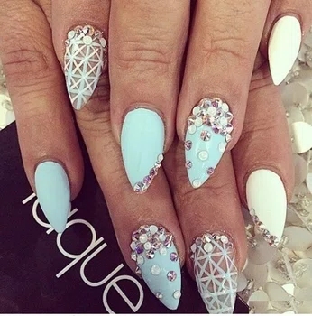 Błękitna inspiracja paznokietkowa