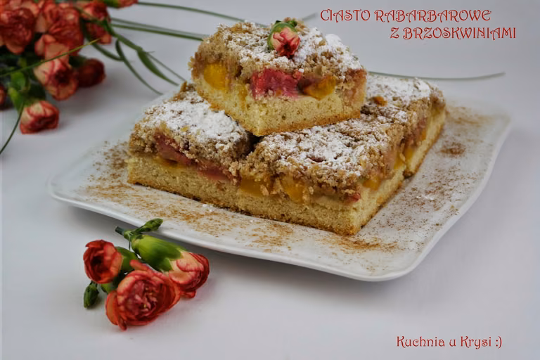 Ciasto rabarbarowe z brzoskwiniami
