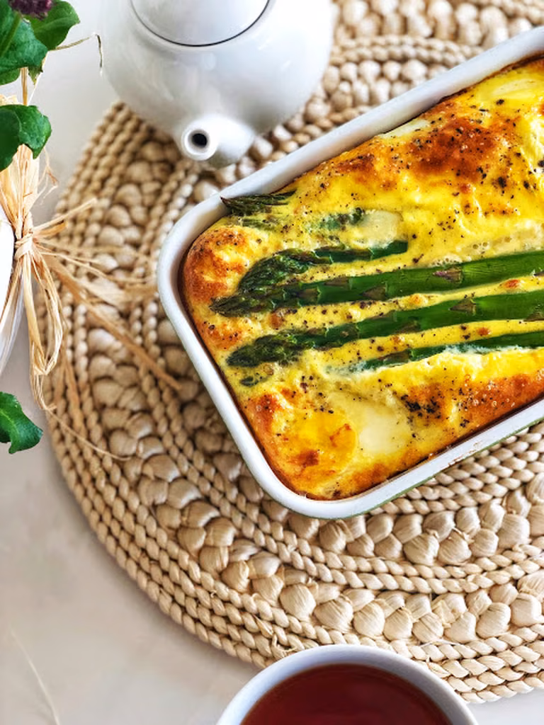 Pieczony omlet ze szparagami
