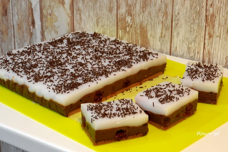 Budyniowiec czekoladowy z pinacoladą