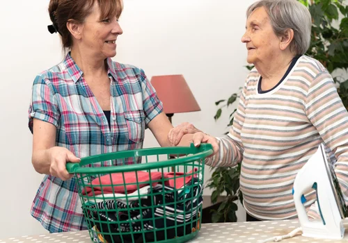 2150 zł miesięcznie na opiekę nad babcią lub dziadkiem! Z nowego świadczenia skorzysta wiele rodzin