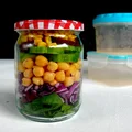 Lunchbox – jakie warzywa są dobre na sałatkę do pracy?