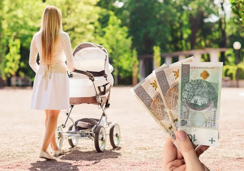 Do 60 zł za godzinę i zwrot za dojazd!? Takie stawki mają nianie w 2025 roku!