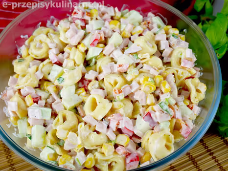 Sałatka Niedzielna z tortellini - szybka i smaczna