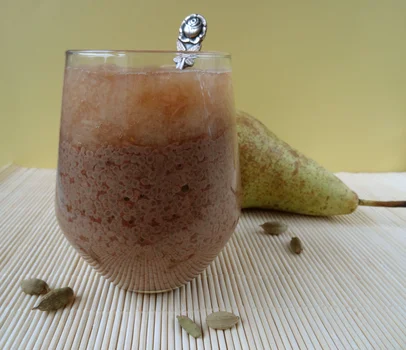 Karobowy pudding chia z gruszką