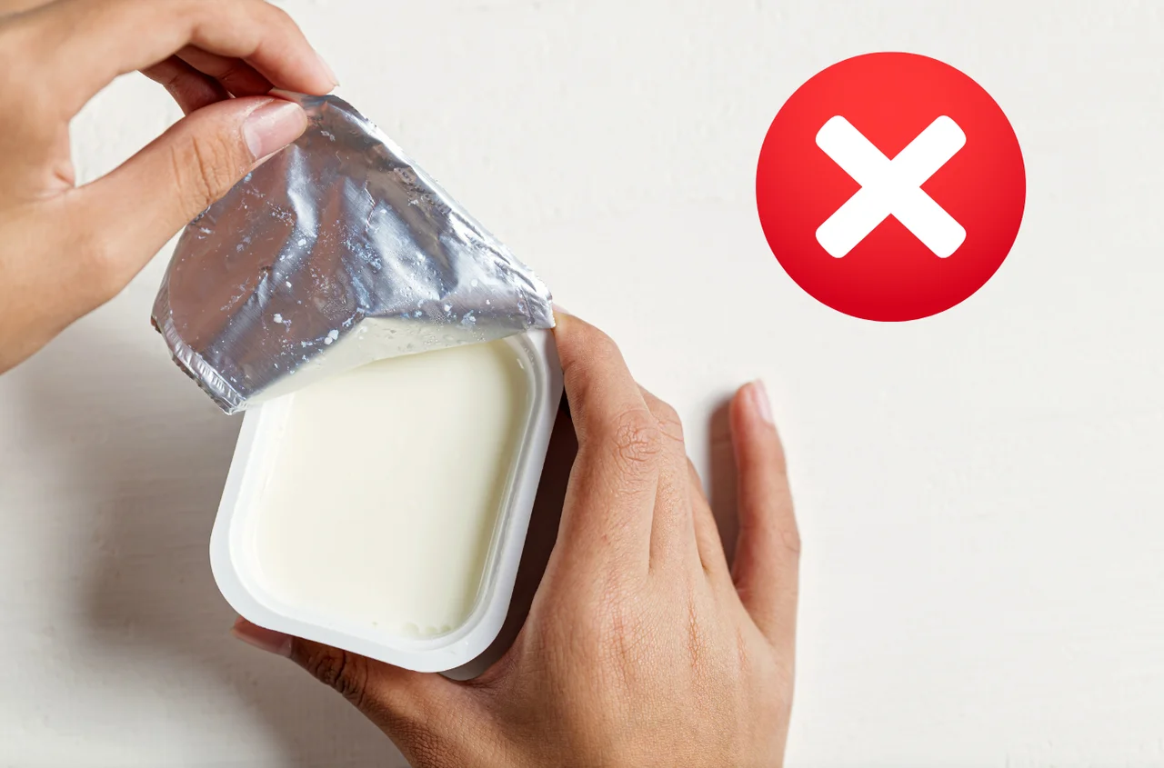 Uwaga! Kawałki szkła w jogurcie! Wydano pilny komunikat z ostrzeżeniem