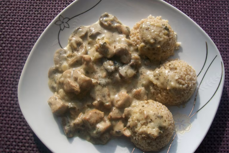 Gulasz wieprzowy z pieczarkami