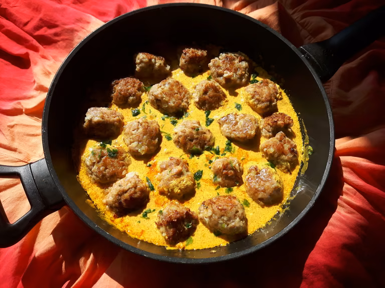 Wieprzowe klopsiki w sosie curry