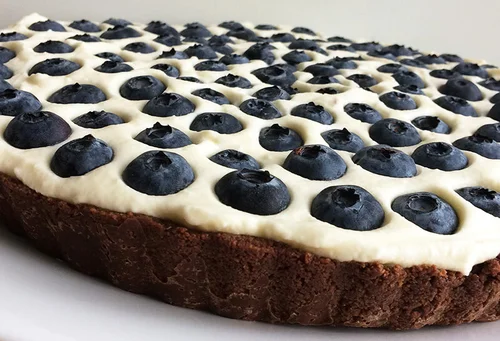 Tarta bez pieczenia z borówkami