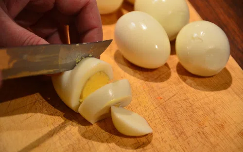  Jak sprawnie pokroić jajko?