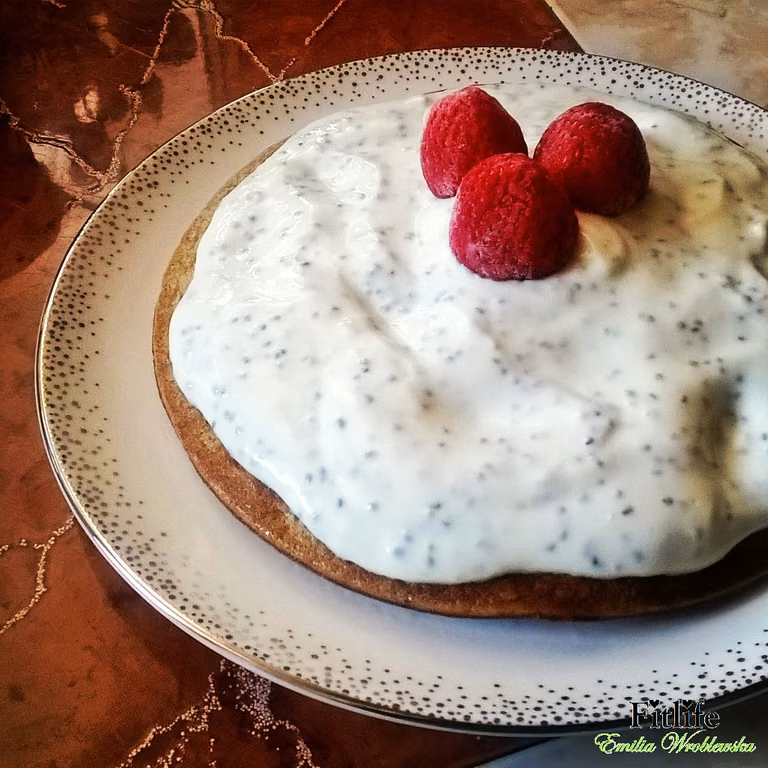 BŁONNIKOWY OMLET Z JOGURTEM Z CHIA