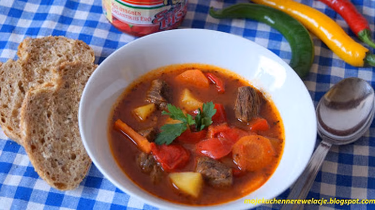 Węgierska zupa gulaszowa