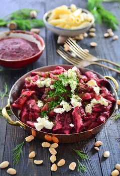 Różowe pesto z botwinki z fetą