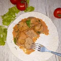 Pulpety w delikatnym paprykowo-pomidorowym sosie (na bazie śmietany)