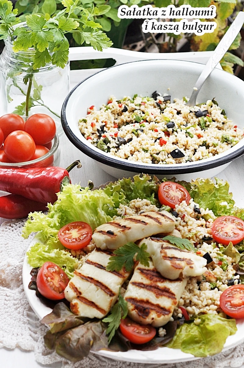 Sałatka z grillowanym serem halloumi i kaszą bulgur
