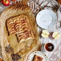 Tarta owsiana z jabłkami i cynamonem