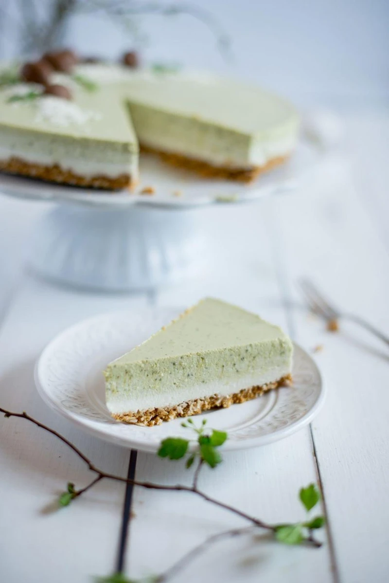 Wegański sernik z herbatą matcha