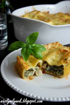 Zapiekanka a'la cannelloni ze szpinakiem i serkiem ricotta na sosie pomidorowym
