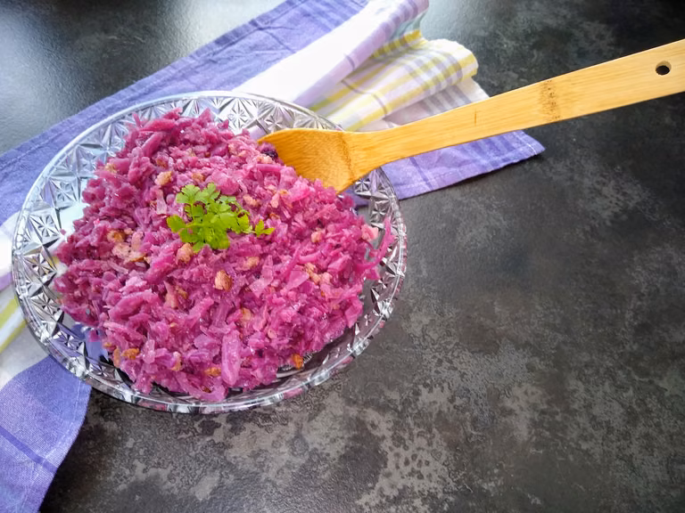 Kapusta czerwona z wędzonym boczkiem
