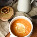 zupa z pieczonej marchewki z parmezanem