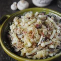 Makaron z kiszoną kapustą, pieczarkami i boczkiem