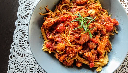 Spaghetti z kurczakiem i boczniakami (bez glutenu)