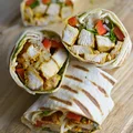 Tortilla z kurczakiem i kiełkami