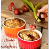 Kokosowe crumble z truskawkami i rabarbarem