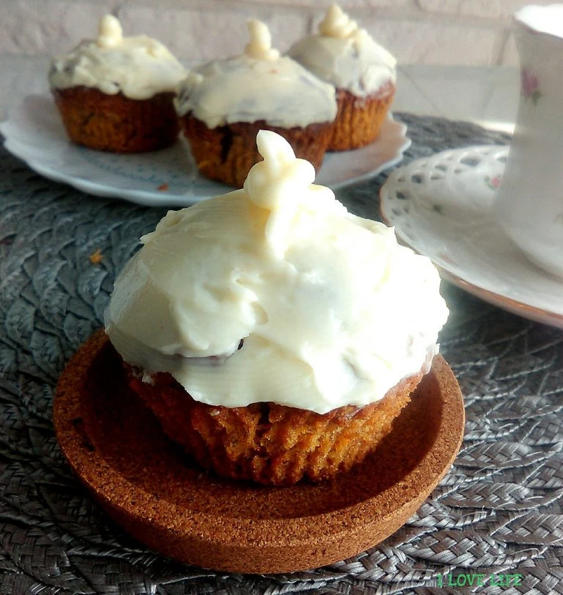 Muffiny marchewkowe z kremem mascarpone