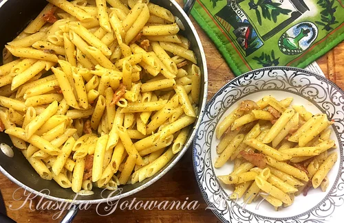 Makaron w stylu olio di oli