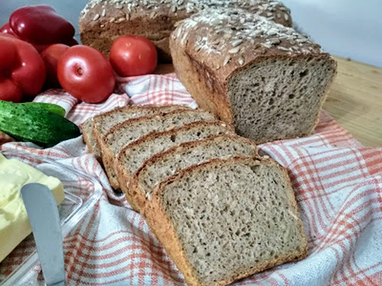 Chleb pełnoziarnisty ze słonecznikiem