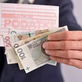 Członek rodziny za granicą - Czy wlicza się go w dodatek osłonowy?