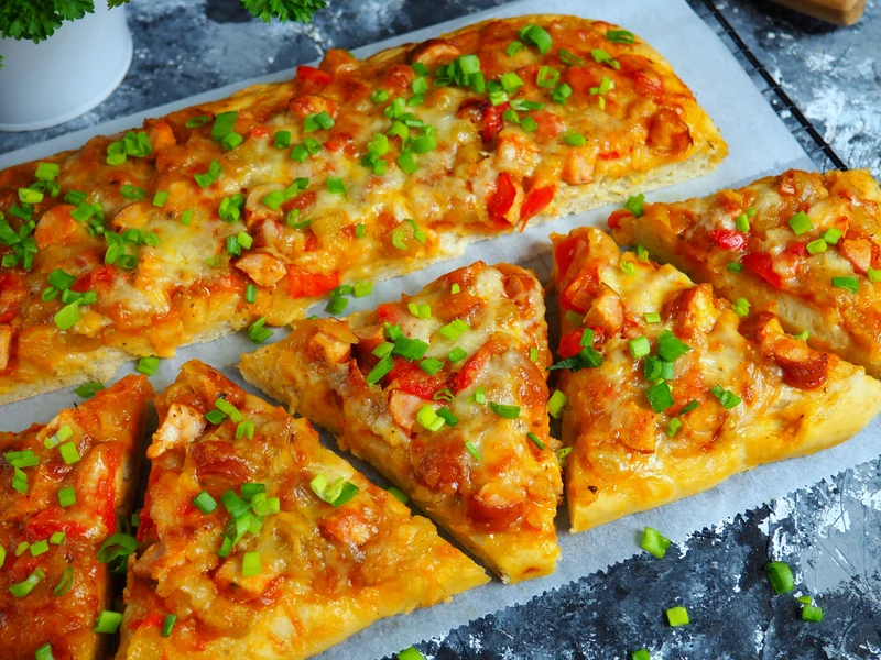 PIZZA Z LECZO