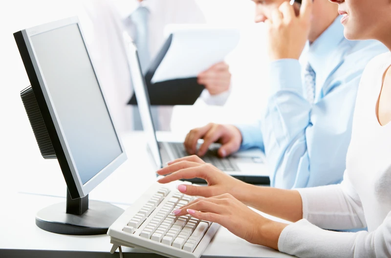 Podnóżki dla pracowników i koniec laptopów?! Nadchodzą nowe przywileje