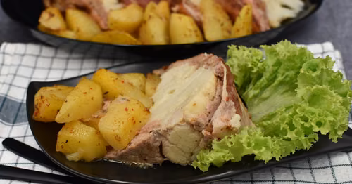 Zapiekany kalafior w mięsie i boczku