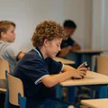 Zakaz smartfonów w szkołach od września 2024?! Apel do ministerstwa edukacji