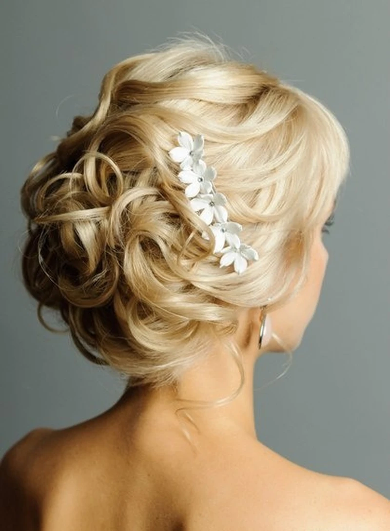 Piękna elegancka fryzura
