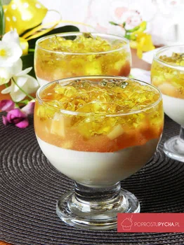 OBŁĘDNA PANNA COTTA Z MUSEM GRUSZKOWYM I GALARETKĄ