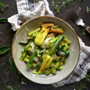 Makaron z kwiatami cukinii i pesto