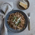 Orkiszowe tagliatelle z kurkami w śmietanie