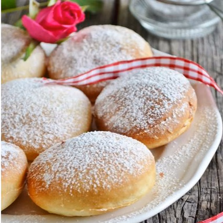 Pieczone pączki nadziewane marmoladą