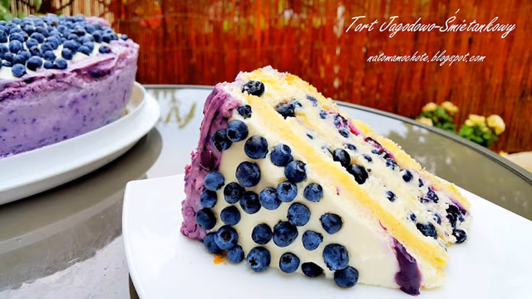 Tort Śmietankowo-Jagodowy