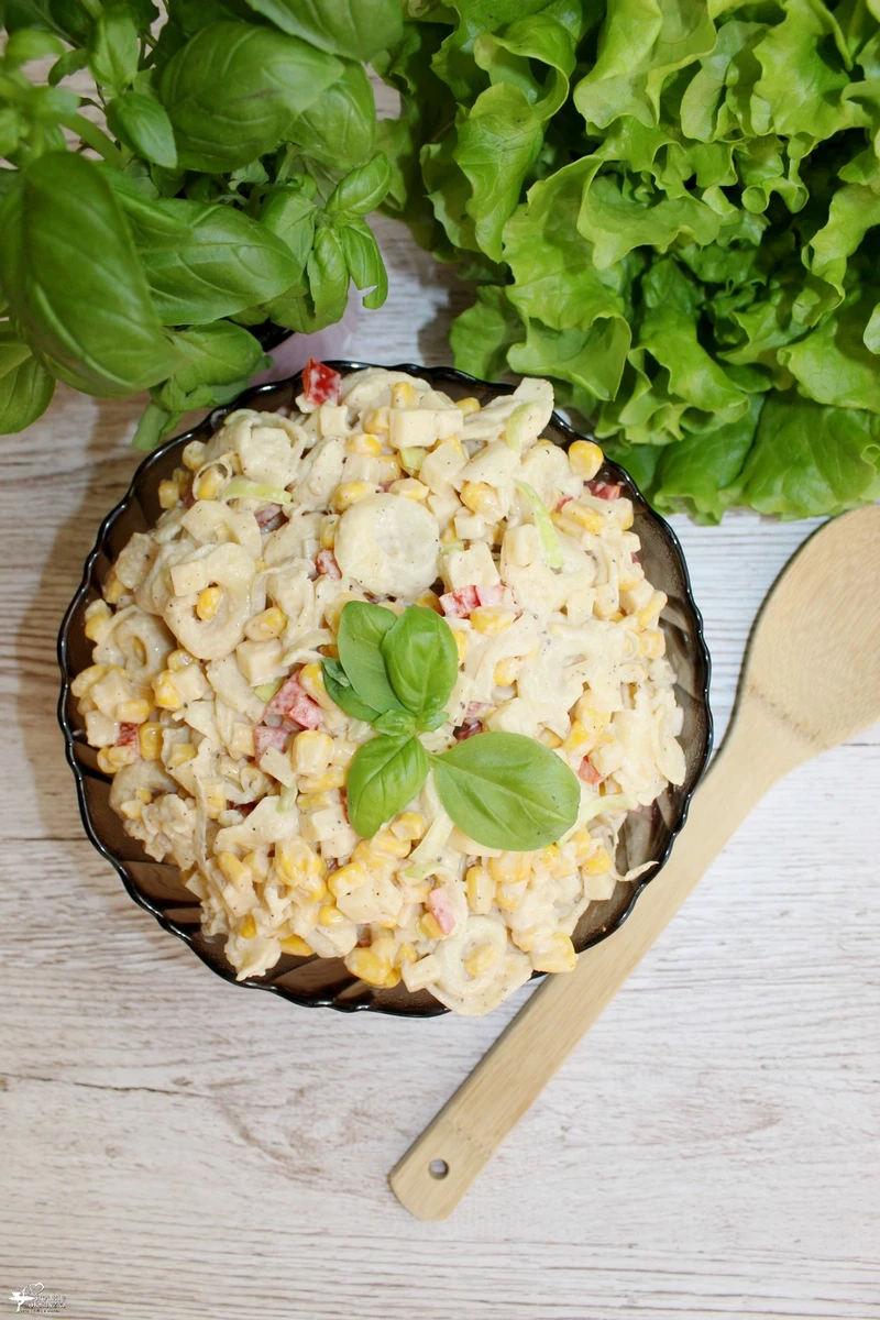 Sałatka z grzybowym tortellini